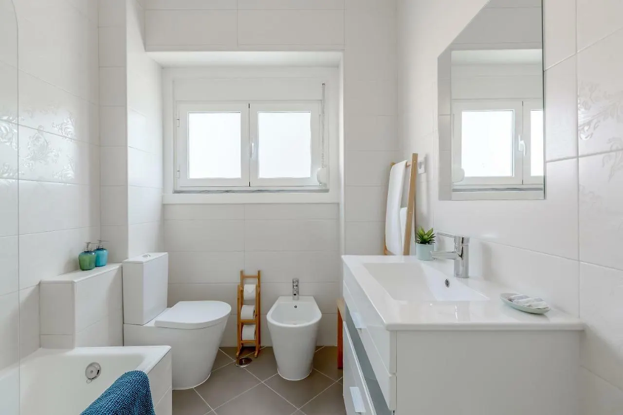 Sunny, Bright And Quiet Apartment, By Timecooler Lisbon