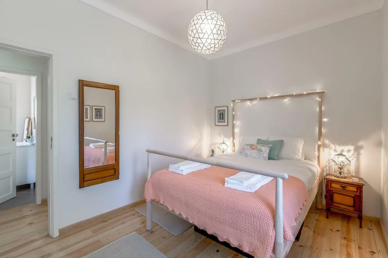 Sunny, Bright And Quiet Apartment, By Timecooler Lisboa Portugal