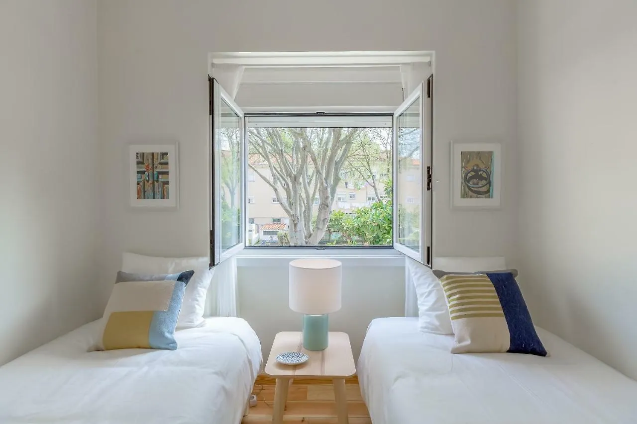 Sunny, Bright And Quiet Apartment, By Timecooler Lisboa Portugal